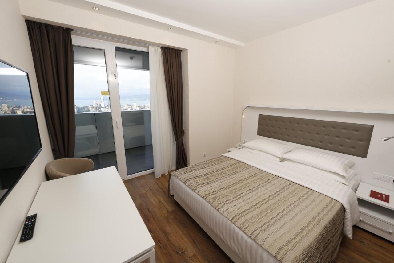 Apartments In Alliance Μπατούμι Εξωτερικό φωτογραφία